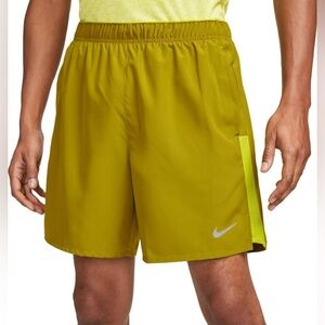 Nike Challenger Men's Dri-FIT Brief-Lined Running Shorts Standard 7” Fit (S)